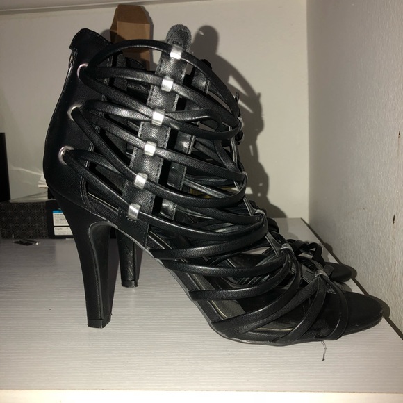 Beautiful black heels - Picture 1 of 3